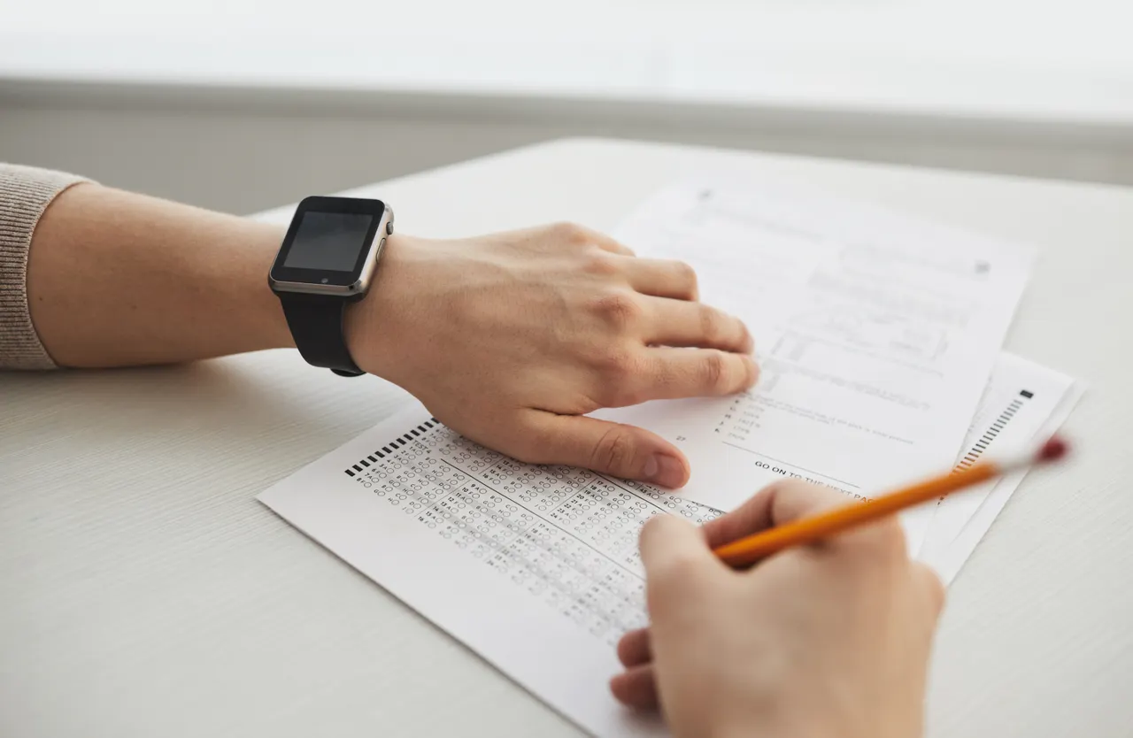 Podział czasu na maturze z polskiego — ile minut na test, notatkę i wypracowanie