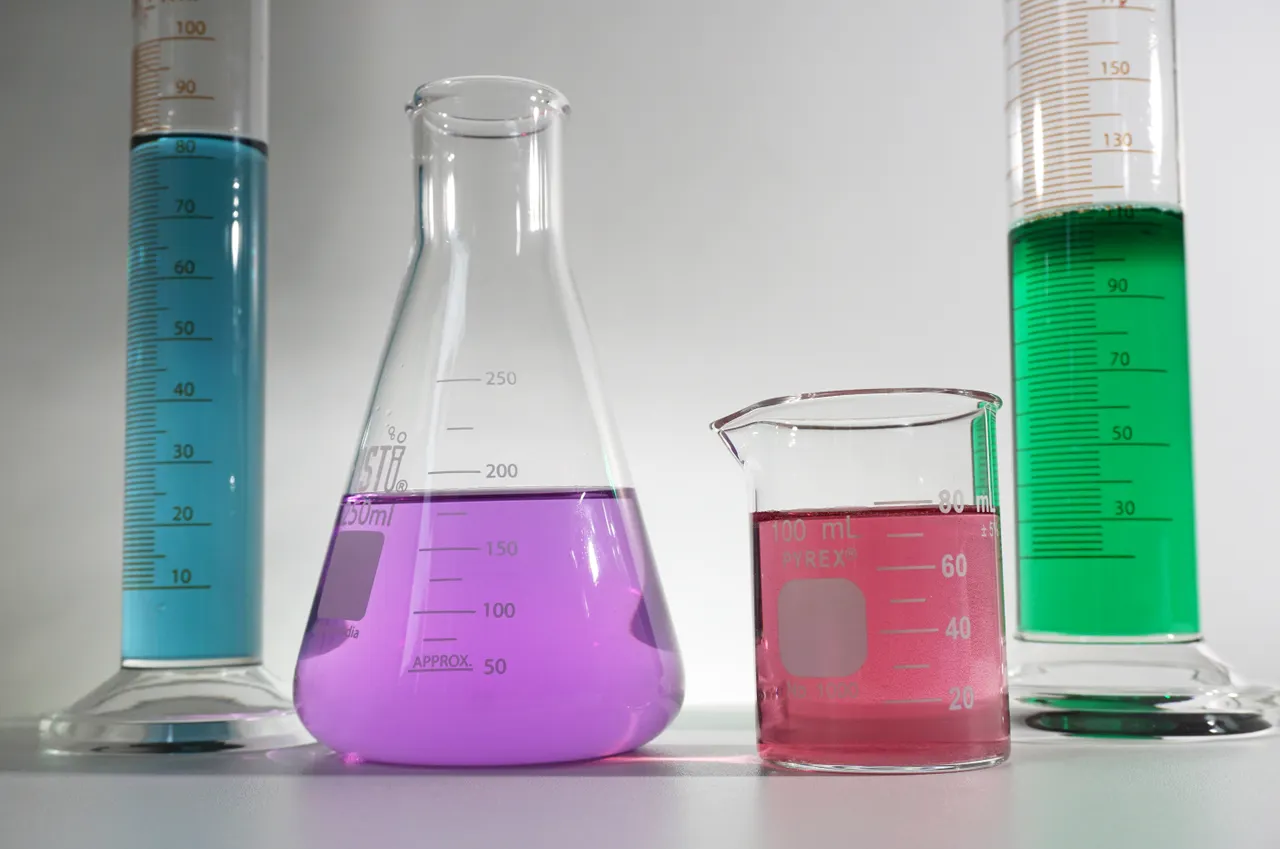 Równowaga chemiczna i reguła Le Chateliera na maturze — stała Kc i przewidywanie kierunku reakcji