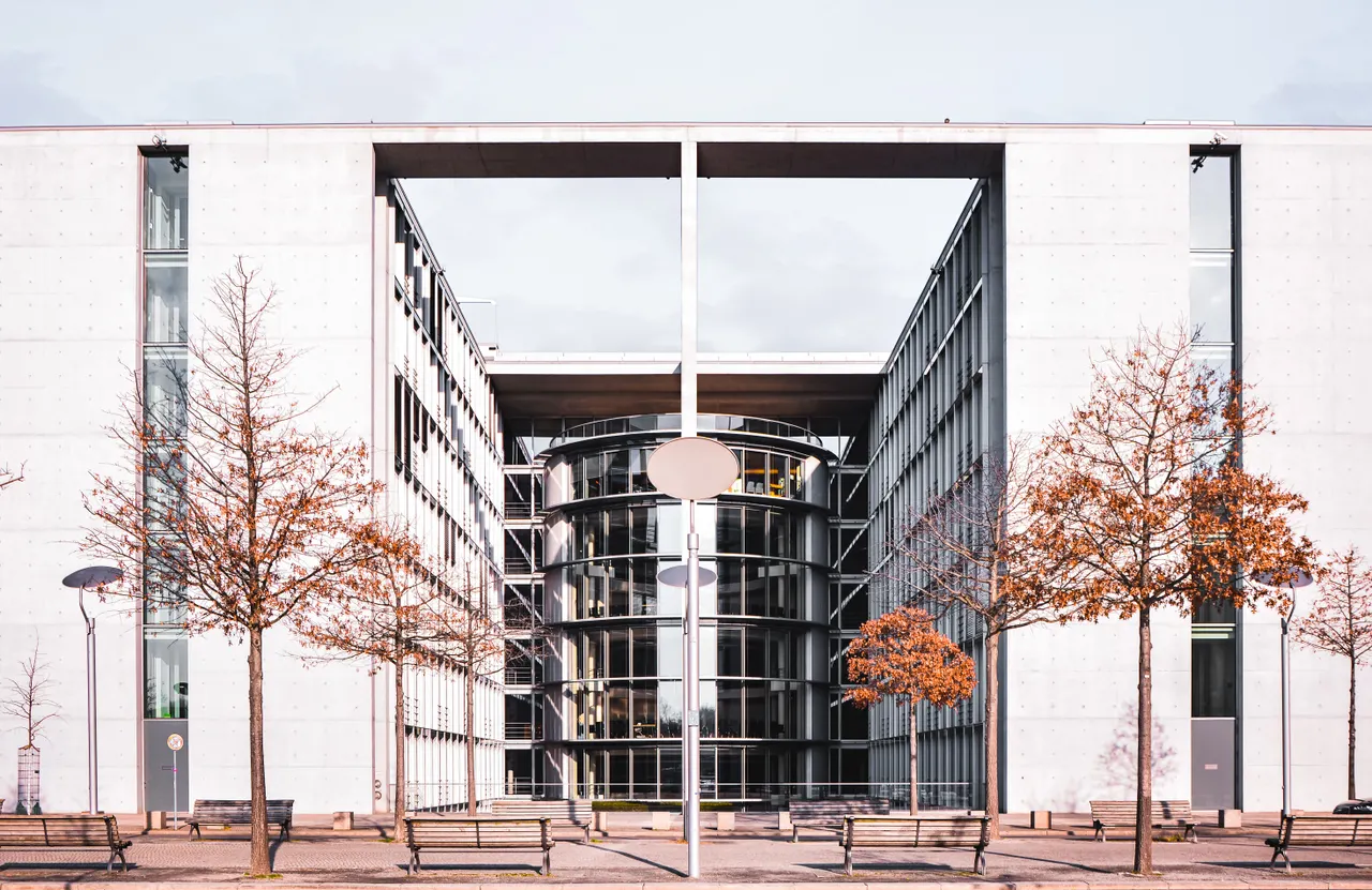 Progi punktowe na Politechnice Poznańskiej 2026: architektura i lotnictwo drożeją, sztuczna inteligencja tanieje